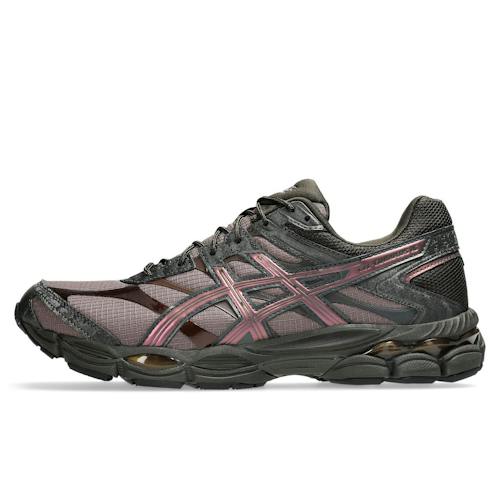 laydown image of Gel-Cumulus 16 Sneaker