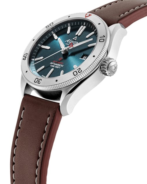laydown detail image of Alpiner 4 Automatic