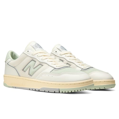laydown image of 950 Sneaker