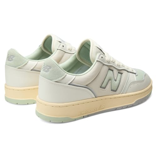 laydown image of 950 Sneaker