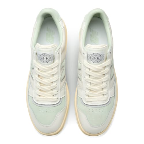 laydown image of 950 Sneaker
