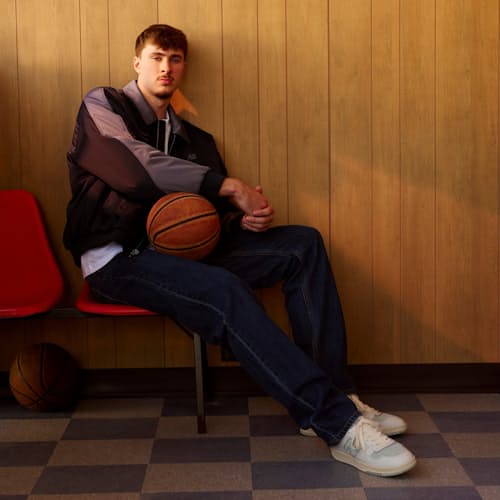 lifestyle image of 950 Sneaker