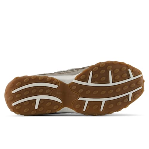 laydown image of 204L Sneaker