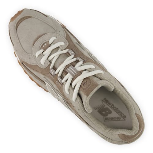 laydown image of 204L Sneaker