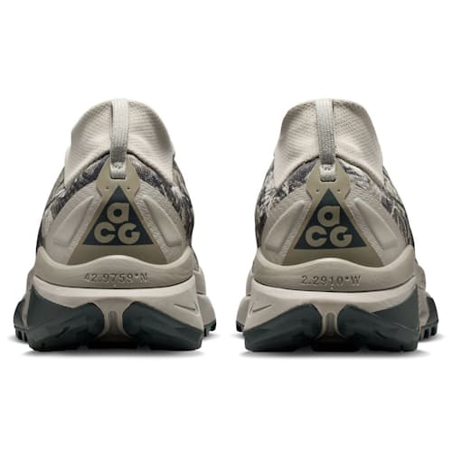 laydown image of ACG Zegama Trail