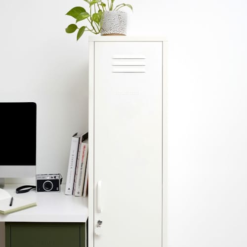 lifestyle image of The Skinny Locker