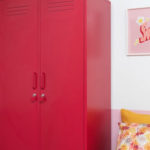 lifestyle image of The Twinny Locker