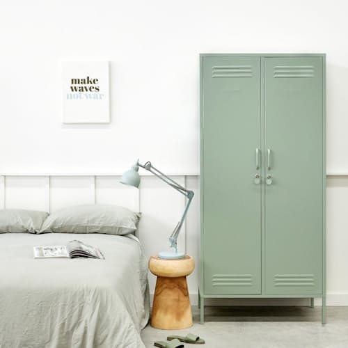 lifestyle image of The Twinny Locker