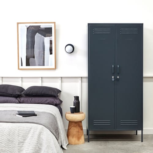 lifestyle image of The Twinny Locker
