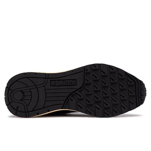 laydown image of Reelwind Trainer Sneaker