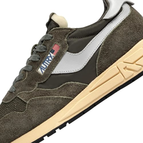 laydown detail image of Reelwind Trainer Sneaker