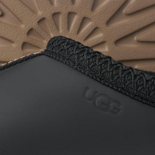 laydown detail image of Tasman Slipper