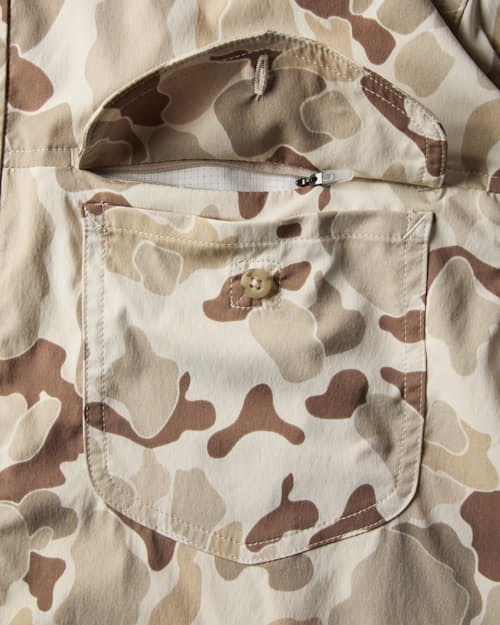 laydown detail image of Gulfstream Performance Shirt