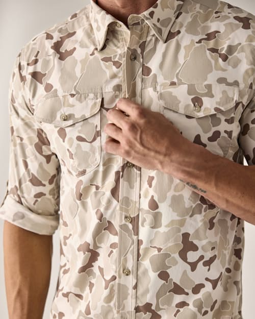 on model image of Gulfstream Performance Shirt