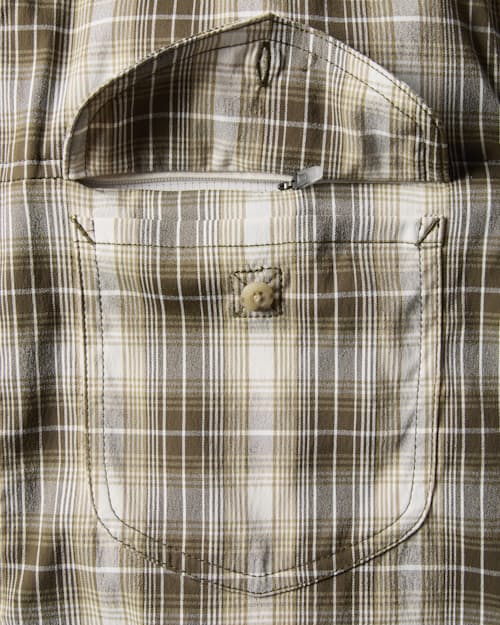 laydown detail image of Gulfstream Performance Shirt