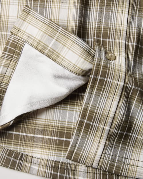 laydown detail image of Gulfstream Performance Shirt