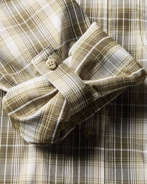 laydown detail image of Gulfstream Performance Shirt