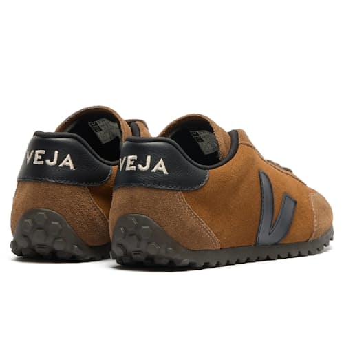 laydown image of GT Low Pro Sneaker
