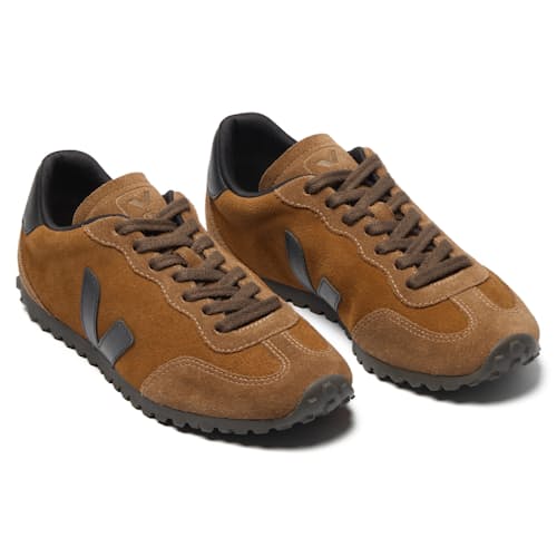 laydown image of GT Low Pro Sneaker