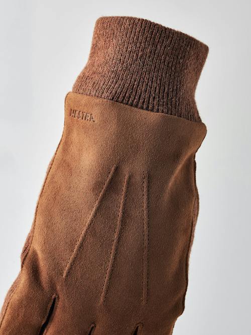 laydown detail image of Geoffrey Glove