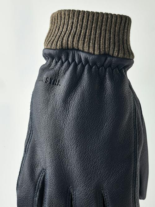 laydown detail image of Tore Glove