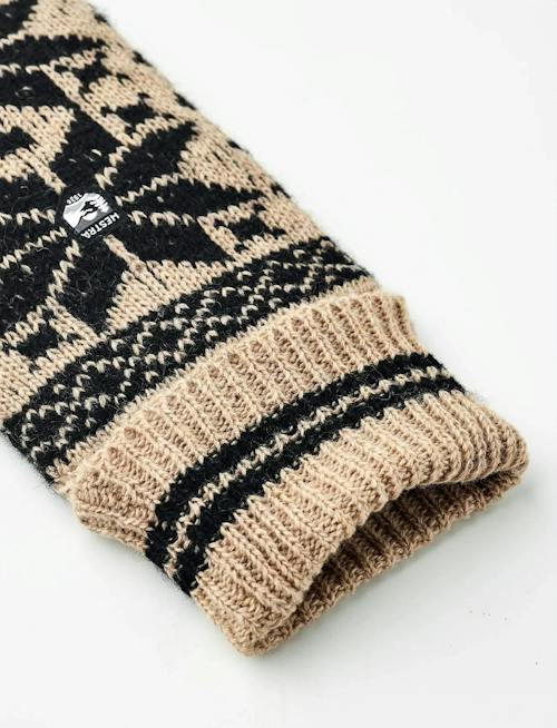 laydown detail image of Isvik Mitt