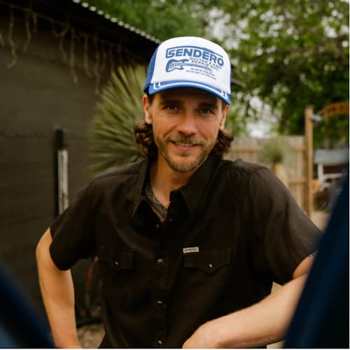 lifestyle image of Guita Repair Hat