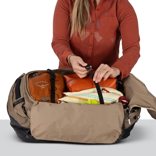 laydown detail image of Campcore Transpoter Duffel 65L