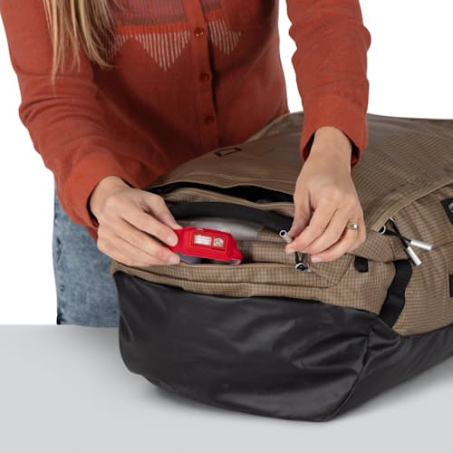 laydown detail image of Campcore Transpoter Duffel 65L
