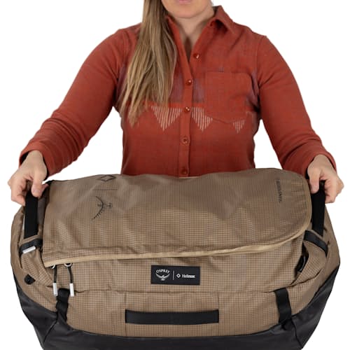 laydown detail image of Campcore Transpoter Duffel 65L