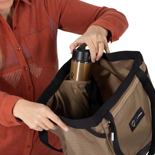 laydown detail image of Campcore Transporter Gear Tote 28L
