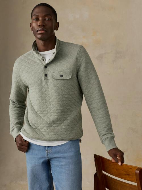 on model image of Epic Fleece Quilted Pullover