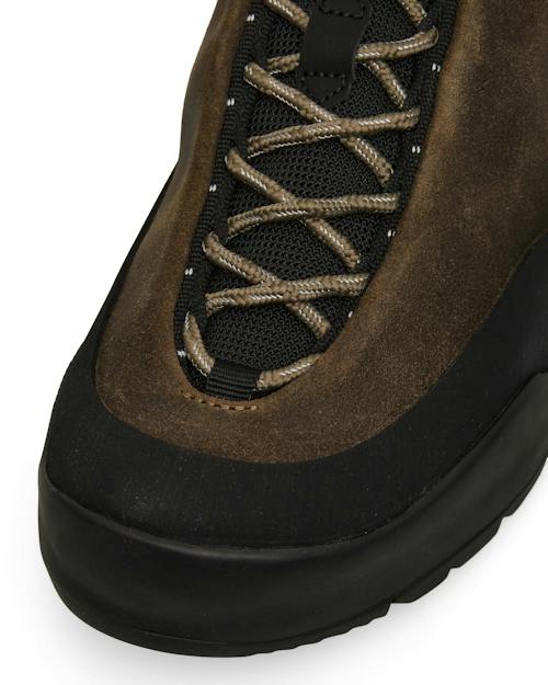 laydown detail image of Cingino Hiking Sneaker