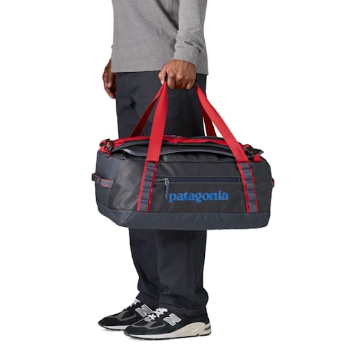 on model image of Black Hole Duffel 40L