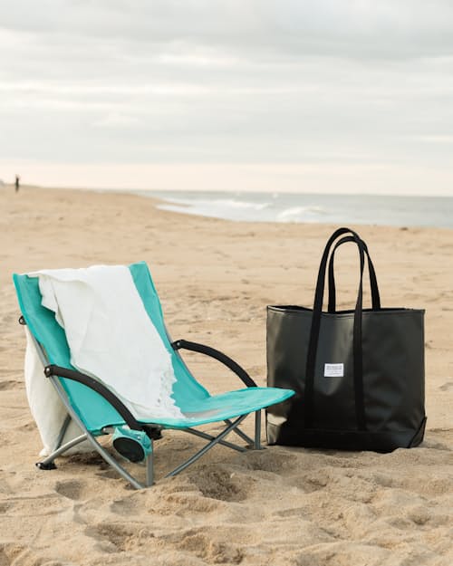 lifestyle image of Steeletex Beach Tote