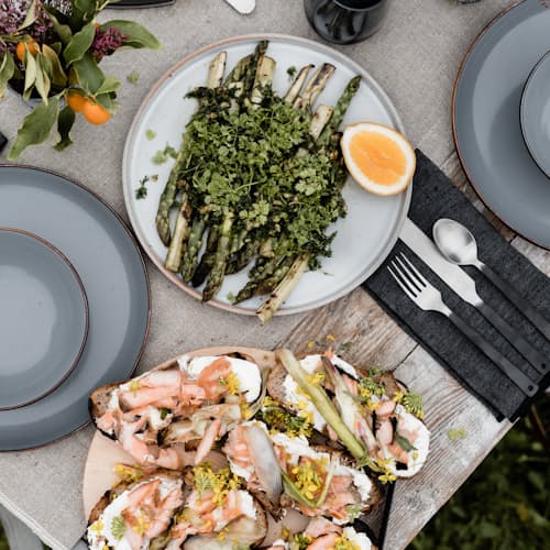 lifestyle image of Enamel Deep Plate Set