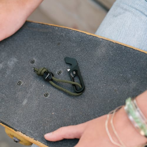 laydown image of The Ulu Lnayard & Bead - Stainless
