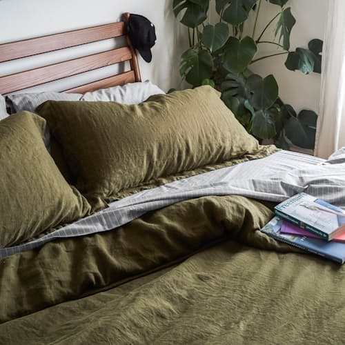 laydown image of Stonewashed Linen Duvet Set - Queen