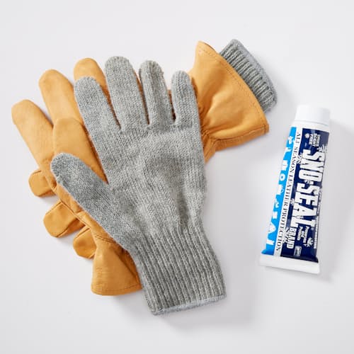 laydown image of Horween Horsehide Work Gloves - Exclusive