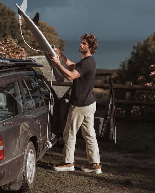 lifestyle image of Tasman Weather Hybrid