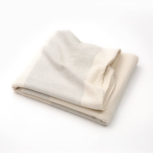 laydown image of Lake Throw