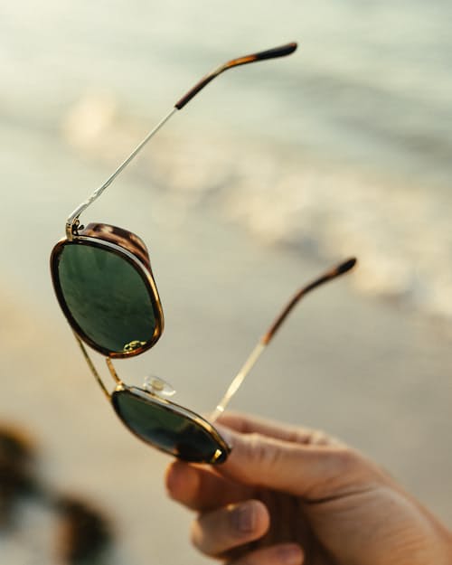 lifestyle image of Flynn Sunglasses