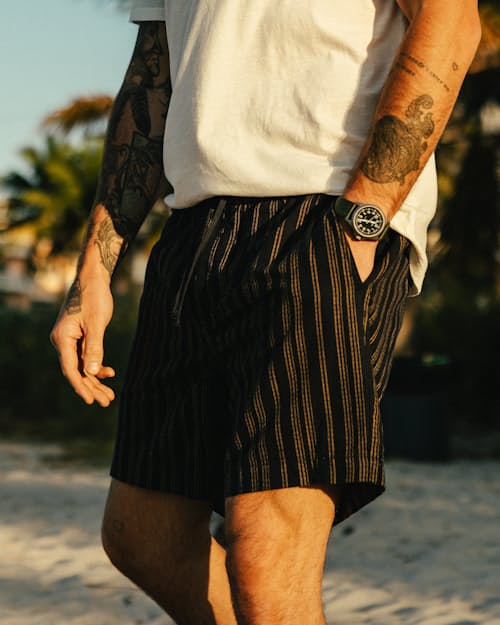 lifestyle image of Cotton Linen Drawstring Short - 7"