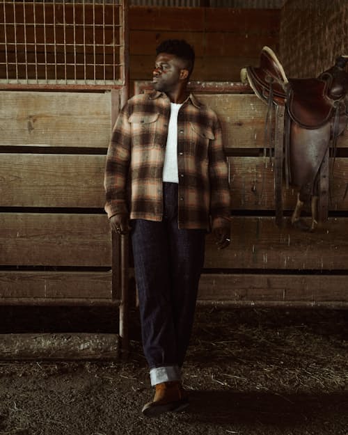 Abraham is 5’9’’, 175lbs,  and wearing size M