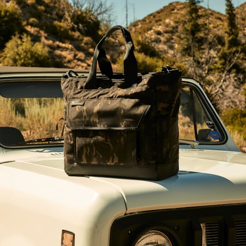 laydown image of 500D Drift Tote - 28L