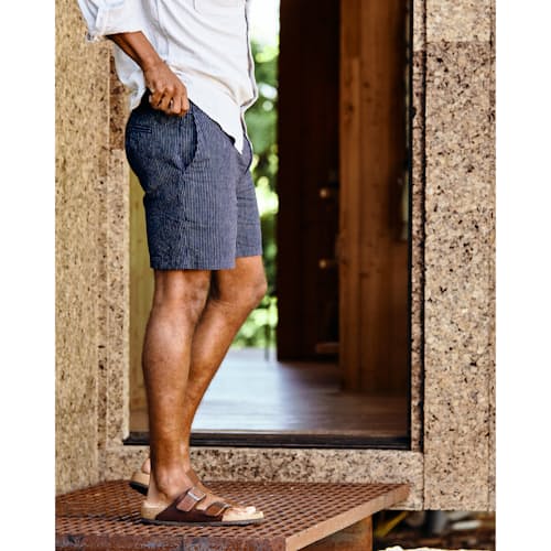 lifestyle image of Cotton Linen Short - 7"
