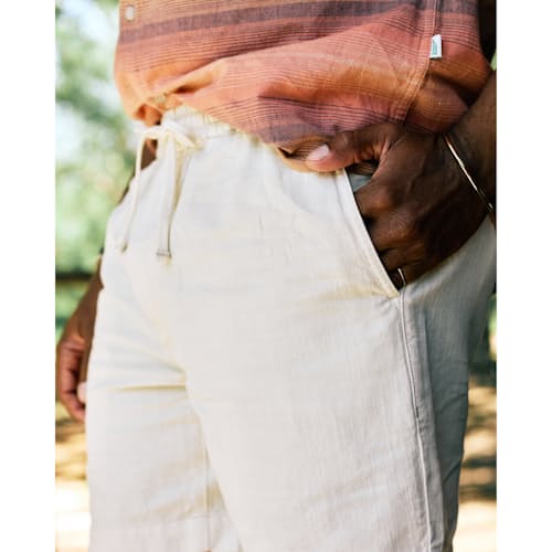 lifestyle image of Cotton Linen Drawstring Short - 7"