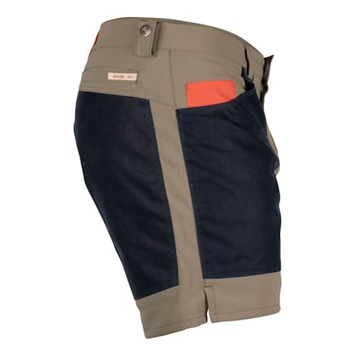 laydown image of Field Short - 7"