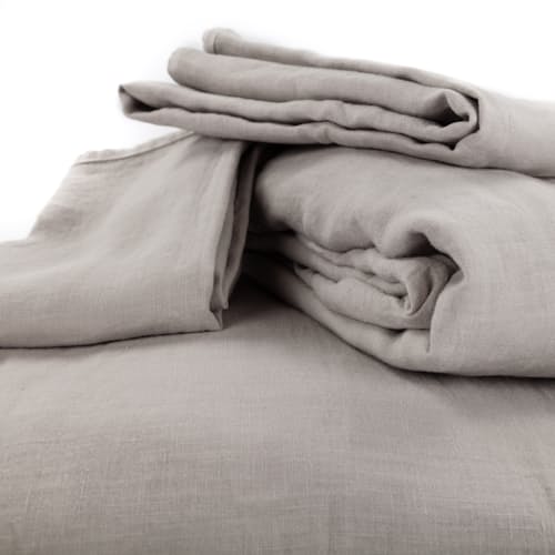 laydown image of Mica Linen Sheet Set (Queen)