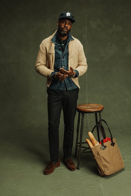 Derrick is 6'3", 180 lbs, and wearing a size M